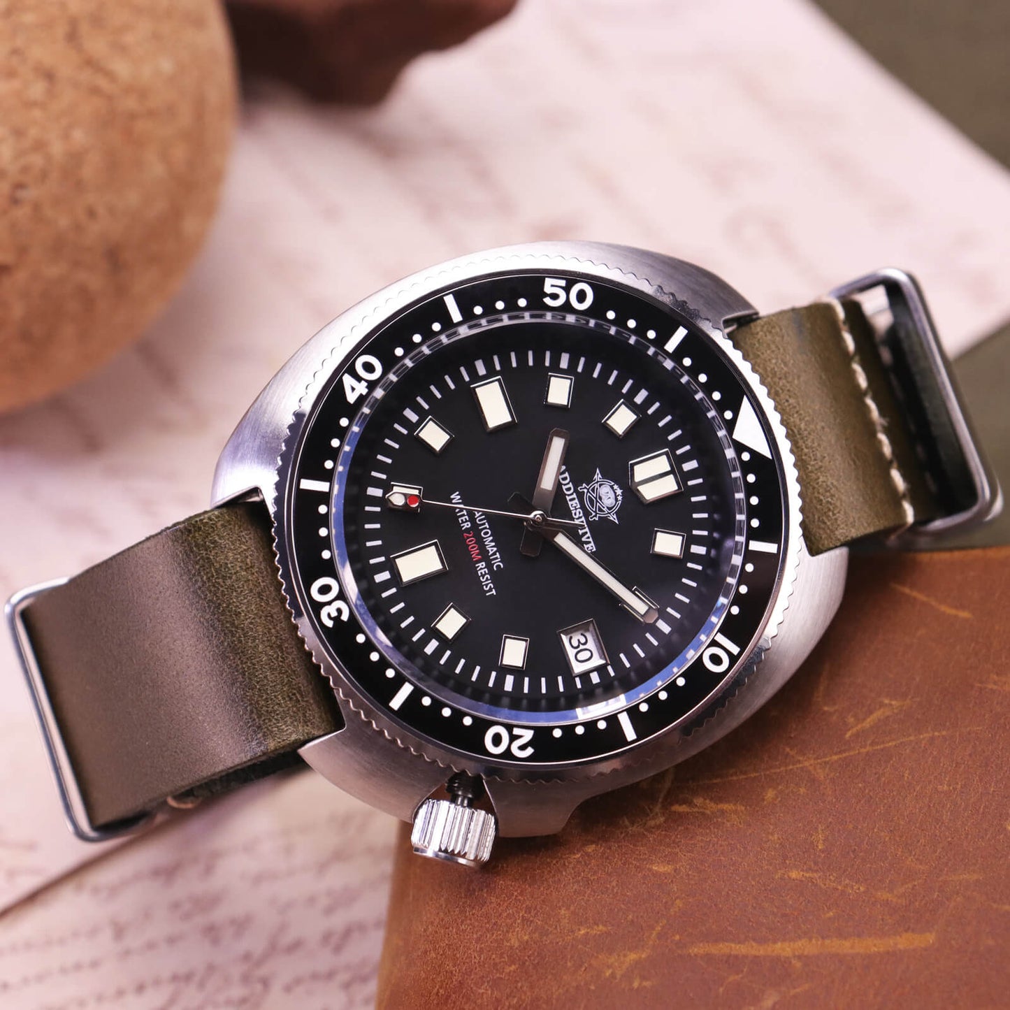 ADDIESDIVE® Reloj de buceo automático Captain Willard 200M( MY-H8)-divers watch-Correa de cuero verde-
