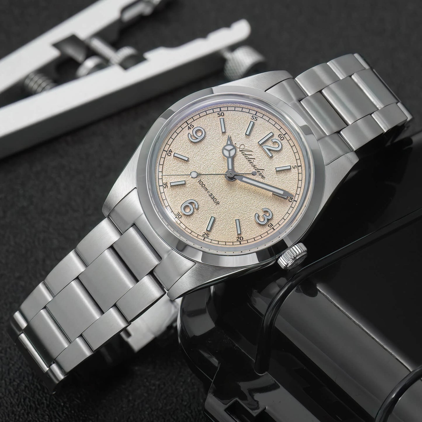 Esfera texturizada estilo arena – ADDIESDIVE AD2518 Reloj de campo VH31 de 36 mm