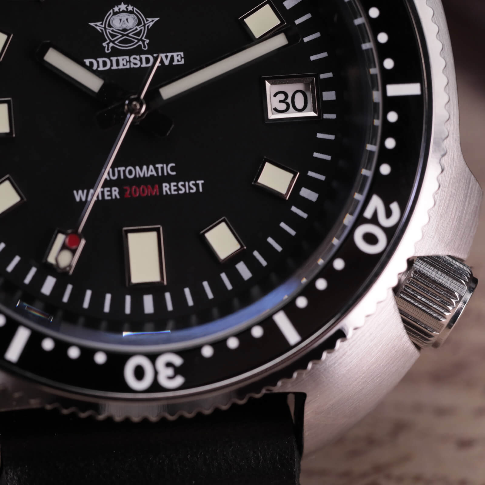 ADDIESDIVE® Reloj de buceo automático Captain Willard 200M( MY-H8)-divers watch-Esfera negra con correa de acero-