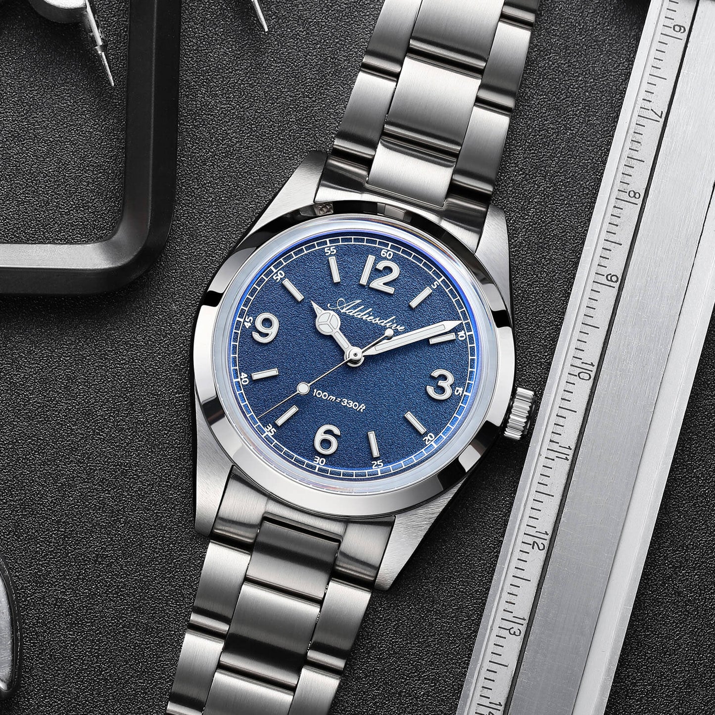 Esfera texturizada estilo arena – ADDIESDIVE AD2518 Reloj de campo VH31 de 36 mm