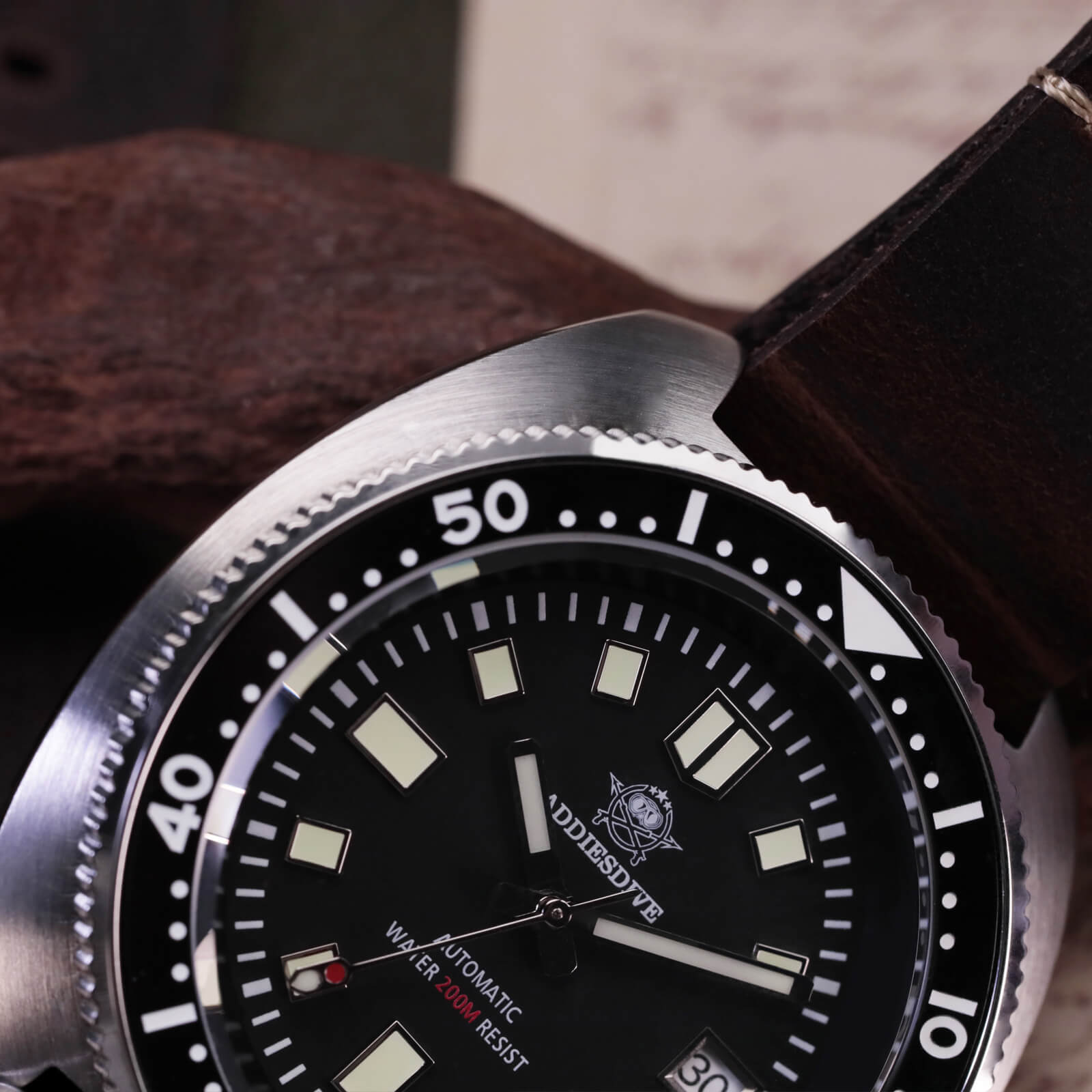 ADDIESDIVE® Reloj de buceo automático Captain Willard 200M( MY-H8)-divers watch-Esfera negra con correa de acero-