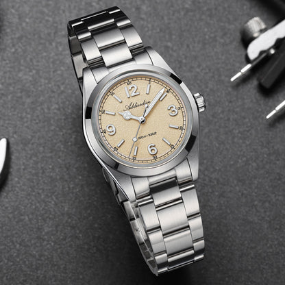 Esfera texturizada estilo arena – ADDIESDIVE AD2518 Reloj de campo VH31 de 36 mm